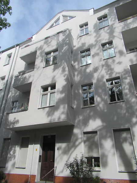 2-Zimmer-DG-Wohnung mit EBK und Balkon- sofort verfügbar — photo 1